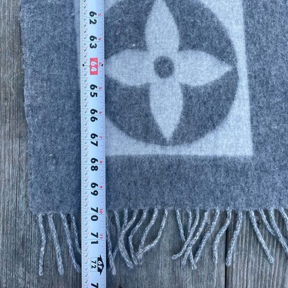 LOUIS VUITTON LV Logo Long Muffler 75% Lambswool 25% Angora Gray - Picture 6 of 7